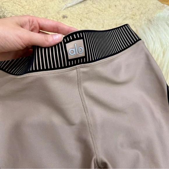 Alo Yoga Tan Black Athletic Leggings - Picture 4 of 6